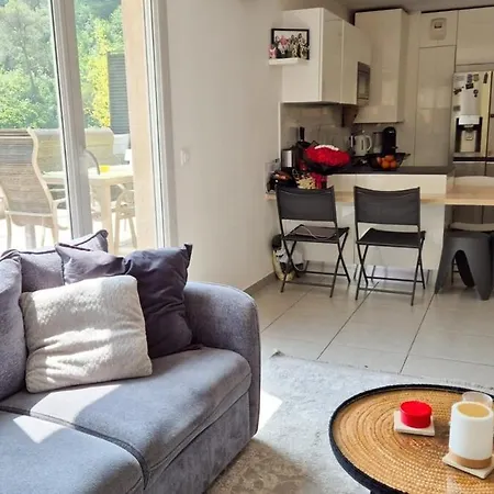 T4 Avec Grande Terrasse - Bbq - Parking * La Trinité