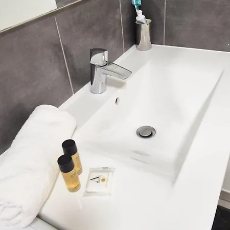 T4 Avec Grande Terrasse - Bbq - Parking * La Trinité